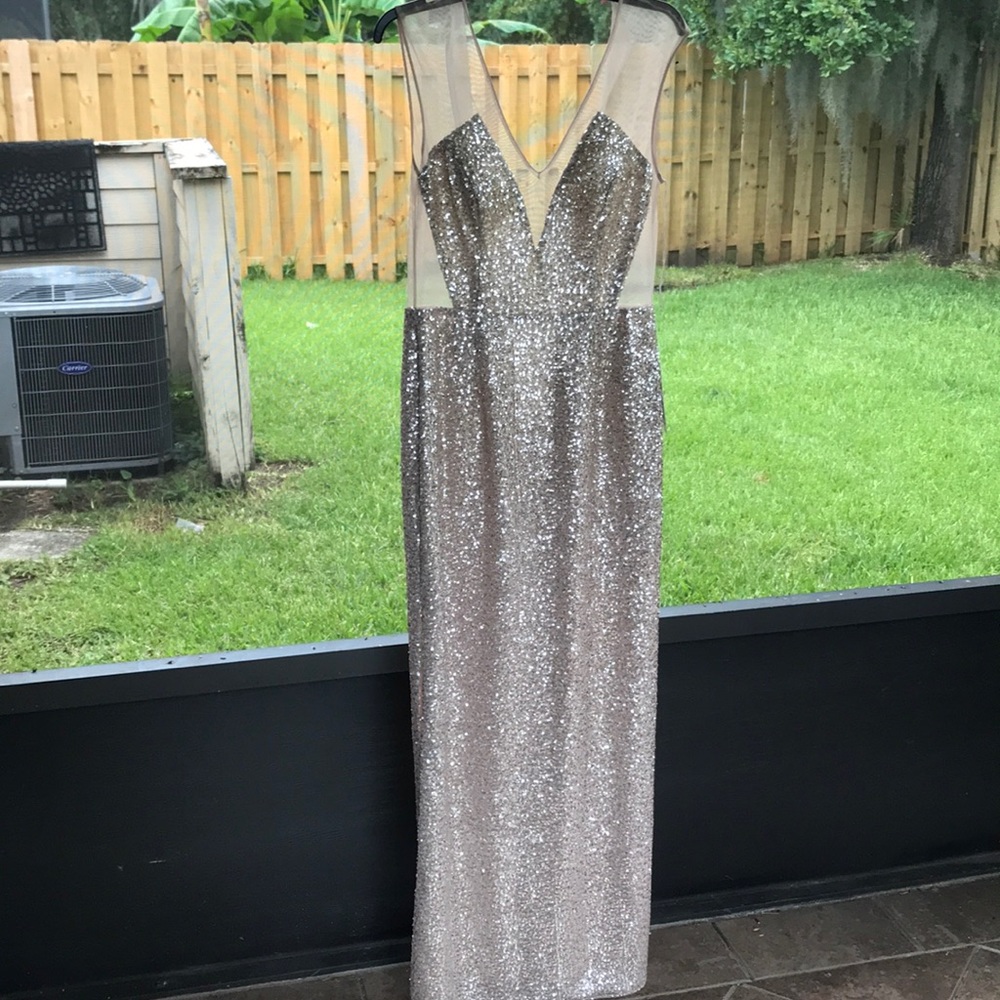 Beautiful sequence dress.